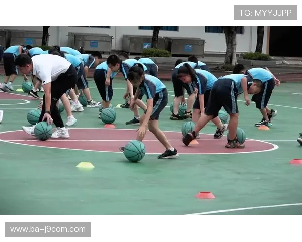 全面解析现代足球多种变向运球技巧与实战应用策略提升控球能力 全面解析现代足球多种变向运球技巧与实战应用策略提升控球能力