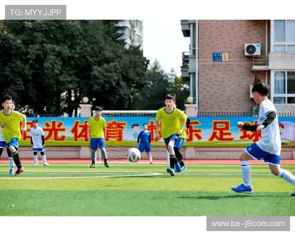 以足球场守护者为中心探寻绿茵场背后动人故事与坚守力量精神之光 以足球场守护者为中心探寻绿茵场背后动人故事与坚守力量精神之光