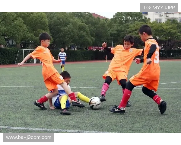 欧阳嘉鑫足球生涯：从青训到职业赛场的成长与挑战