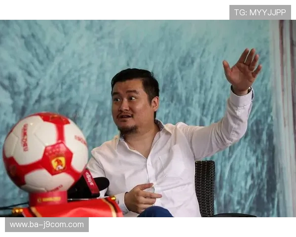 聚焦野狼足球解说团激情直播盛宴再现绿茵对决荣耀时刻精彩瞬间汇聚